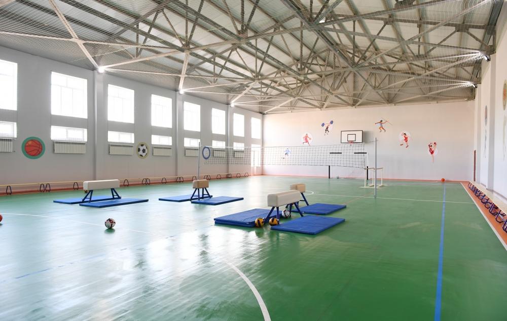 Azerbaijani president views conditions at newly-reconstructed school in Baku's Surakhani (PHOTO)