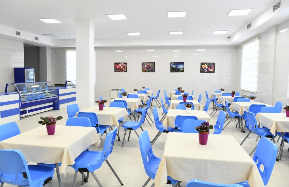 Azerbaijani president views conditions at newly-reconstructed school in Baku's Surakhani (PHOTO)
