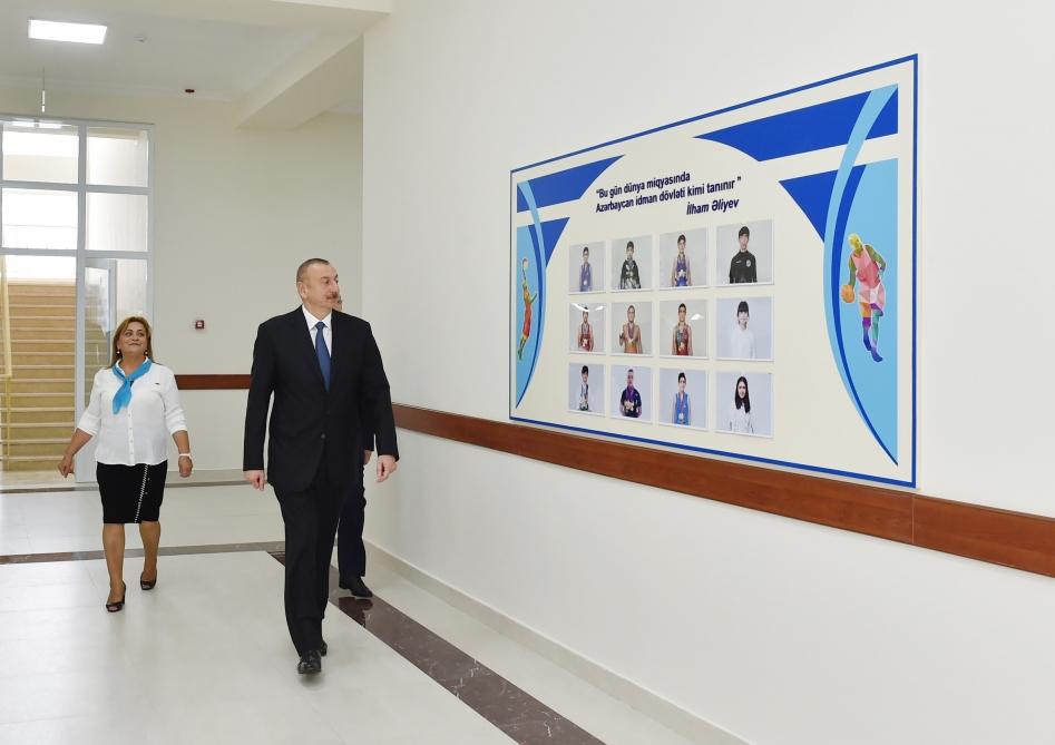 Azerbaijani president views conditions at newly-reconstructed school in Baku's Surakhani (PHOTO)