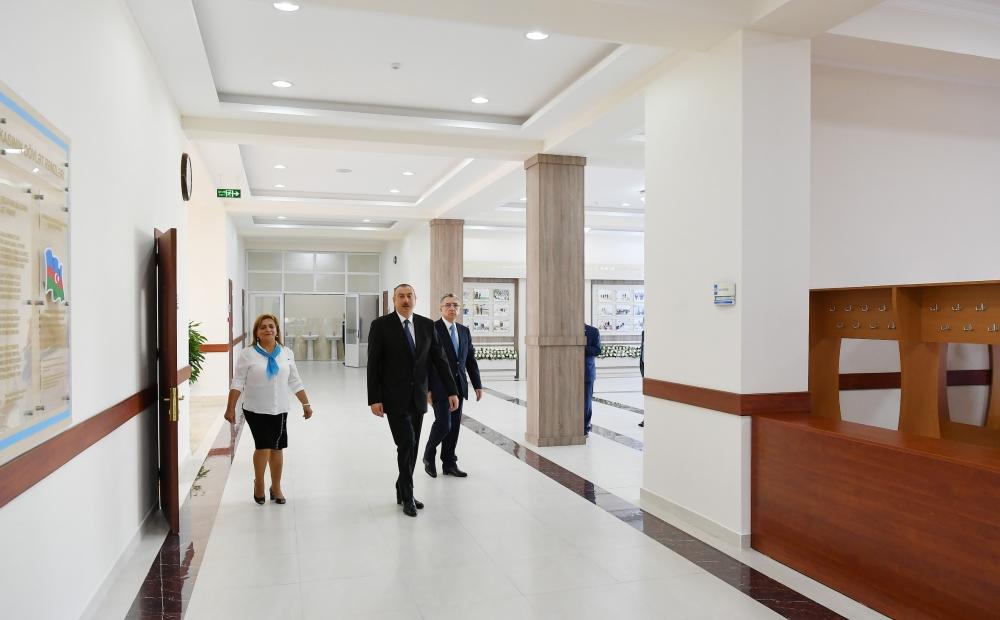 Azerbaijani president views conditions at newly-reconstructed school in Baku's Surakhani (PHOTO)