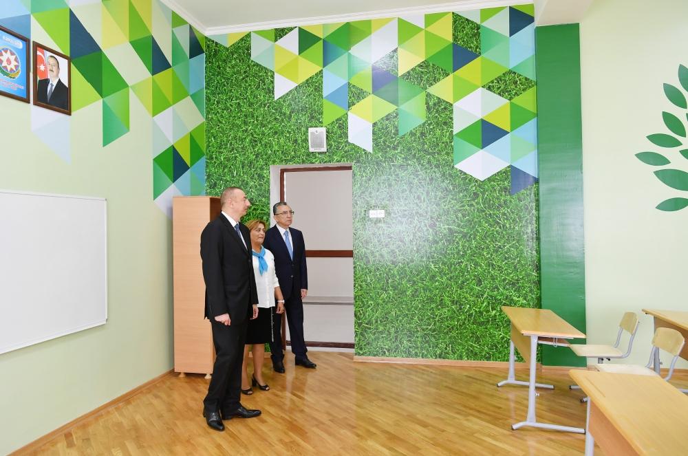 Azerbaijani president views conditions at newly-reconstructed school in Baku's Surakhani (PHOTO)