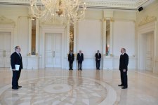 President Ilham Aliyev receives credentials of incoming Latvian, UK ambassadors (PHOTO)