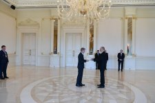 President Ilham Aliyev receives credentials of incoming Latvian, UK ambassadors (PHOTO)