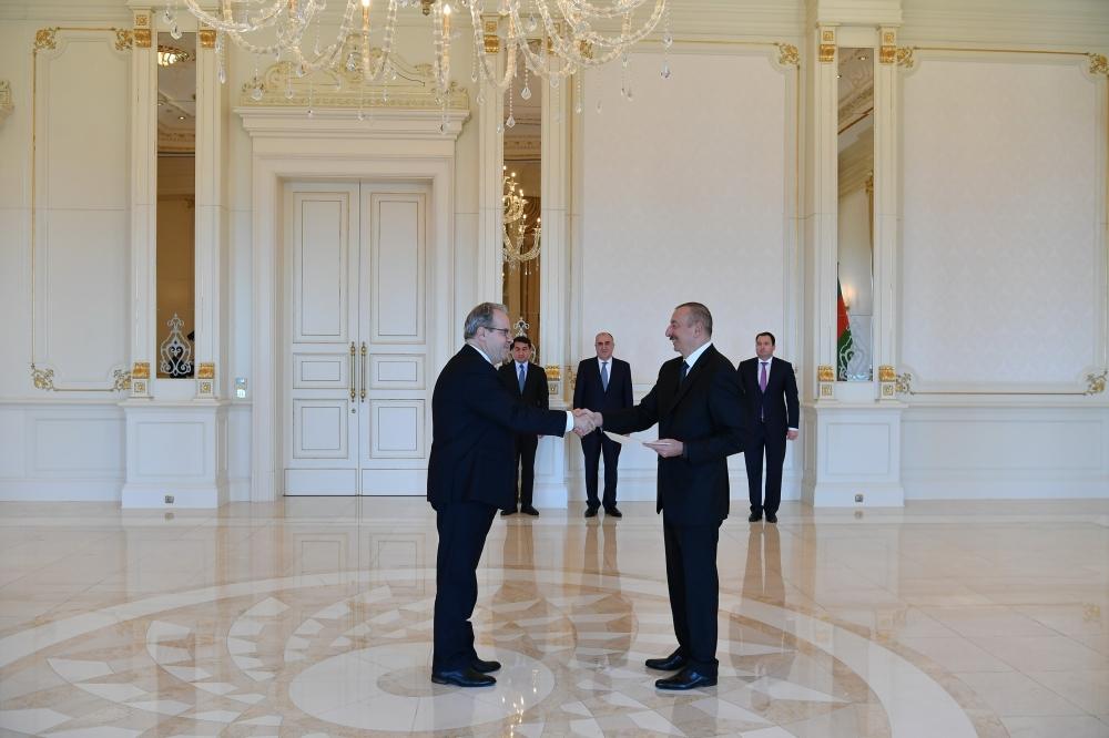 President Ilham Aliyev receives credentials of incoming Latvian, UK ambassadors (PHOTO)