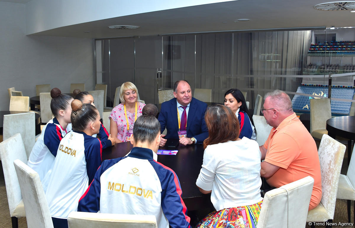Moldovan ambassador to Azerbaijan meets athletes at the 37th Rhythmic Gymnastics World Championships (PHOTO)