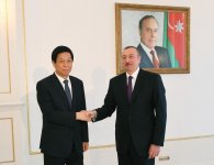 President Ilham Aliyev receives delegation led by chairman of Standing Committee of National People’s Congress of China (PHOTO)