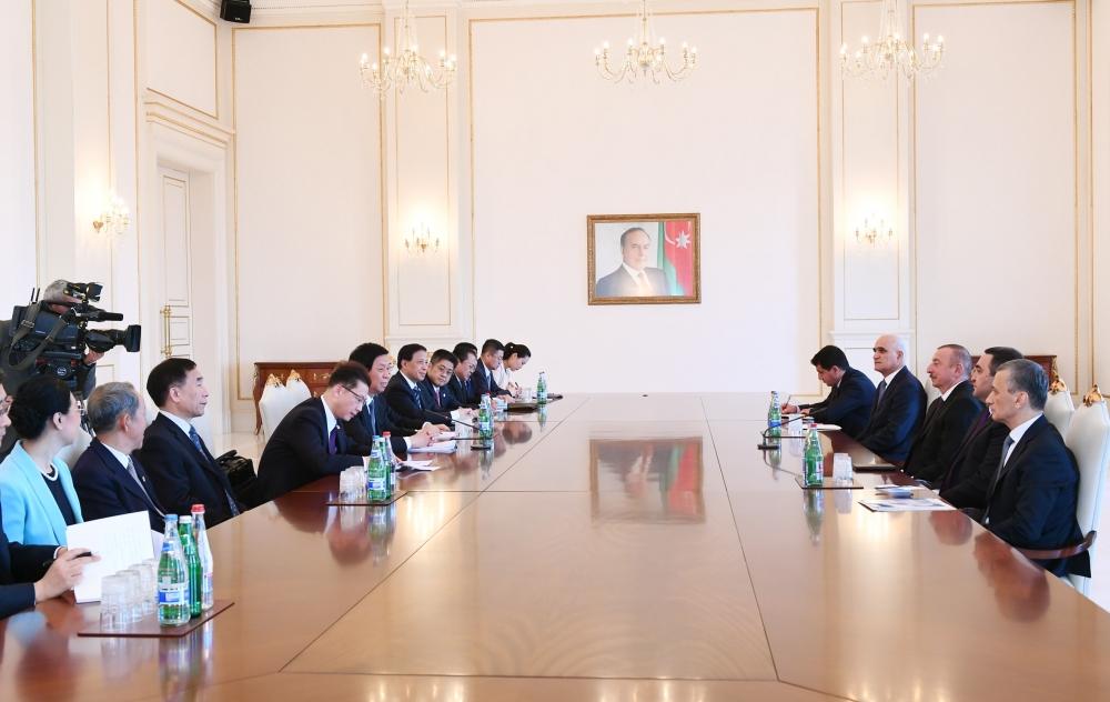 President Ilham Aliyev receives delegation led by chairman of Standing Committee of National People’s Congress of China (PHOTO)