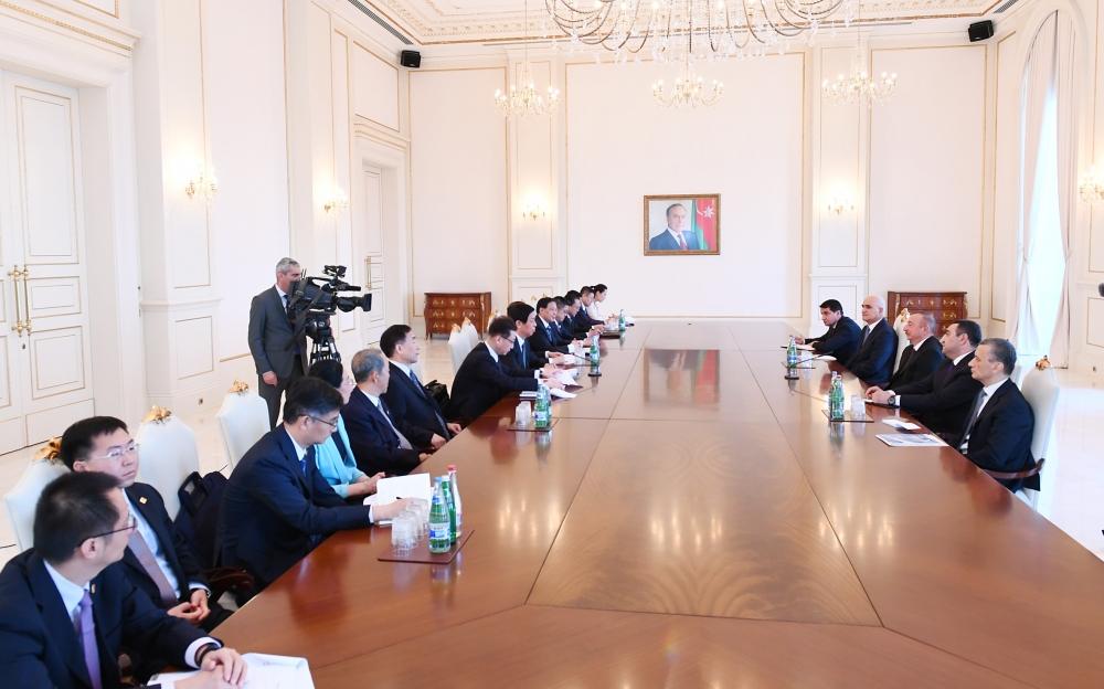 President Ilham Aliyev receives delegation led by chairman of Standing Committee of National People’s Congress of China (PHOTO)
