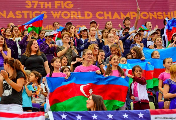 Spectators of World Championships in Baku admire gymnasts’ grace (PHOTO)