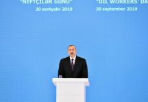 President Ilham Aliyev attended ceremony to mark 25th anniversary of Contract of the Century and Oil Workers Day (PHOTO)