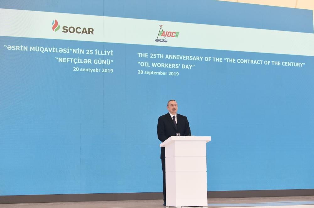 President Ilham Aliyev attended ceremony to mark 25th anniversary of Contract of the Century and Oil Workers Day (PHOTO)