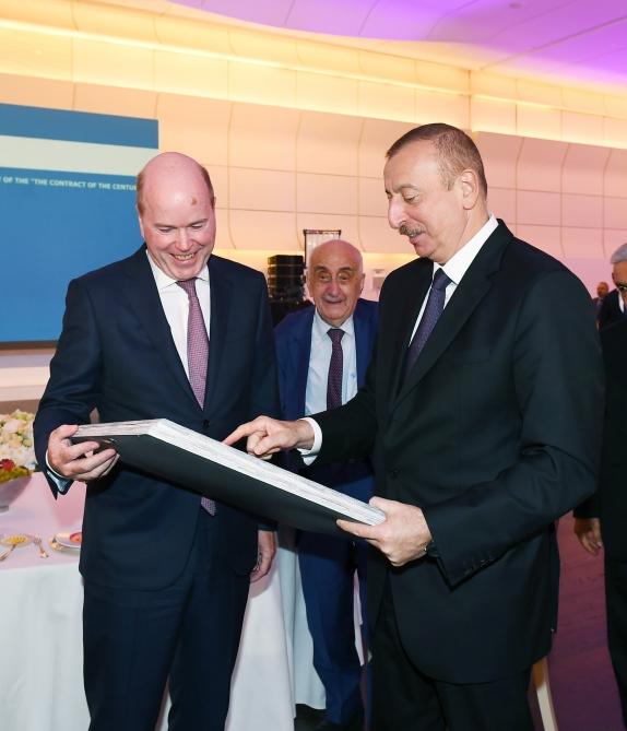 President Ilham Aliyev attended ceremony to mark 25th anniversary of Contract of the Century and Oil Workers Day (PHOTO)