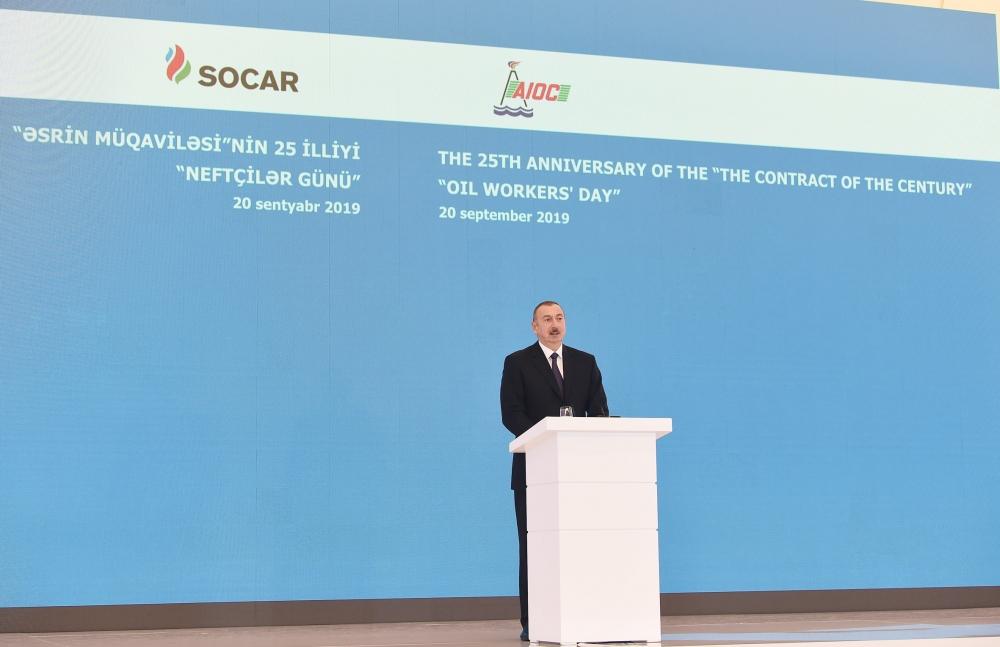 President Ilham Aliyev attended ceremony to mark 25th anniversary of Contract of the Century and Oil Workers Day (PHOTO)