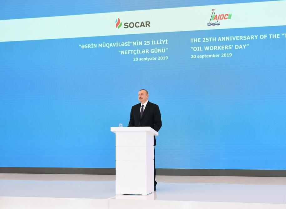 President Ilham Aliyev attended ceremony to mark 25th anniversary of Contract of the Century and Oil Workers Day (PHOTO)