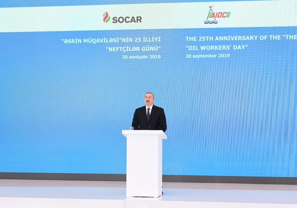 President Ilham Aliyev attended ceremony to mark 25th anniversary of Contract of the Century and Oil Workers Day (PHOTO)