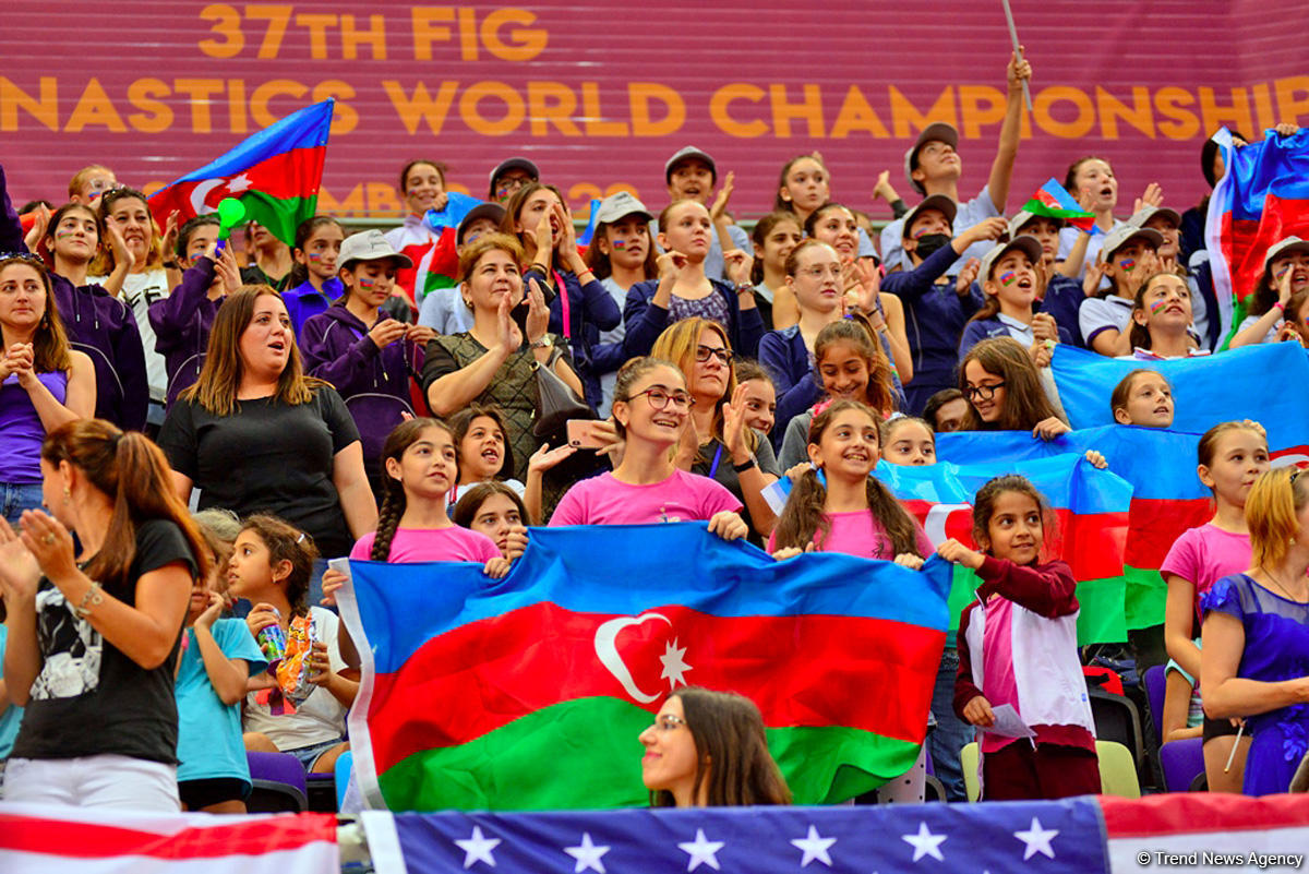 Spectators of World Championships in Baku admire gymnasts’ grace (PHOTO)