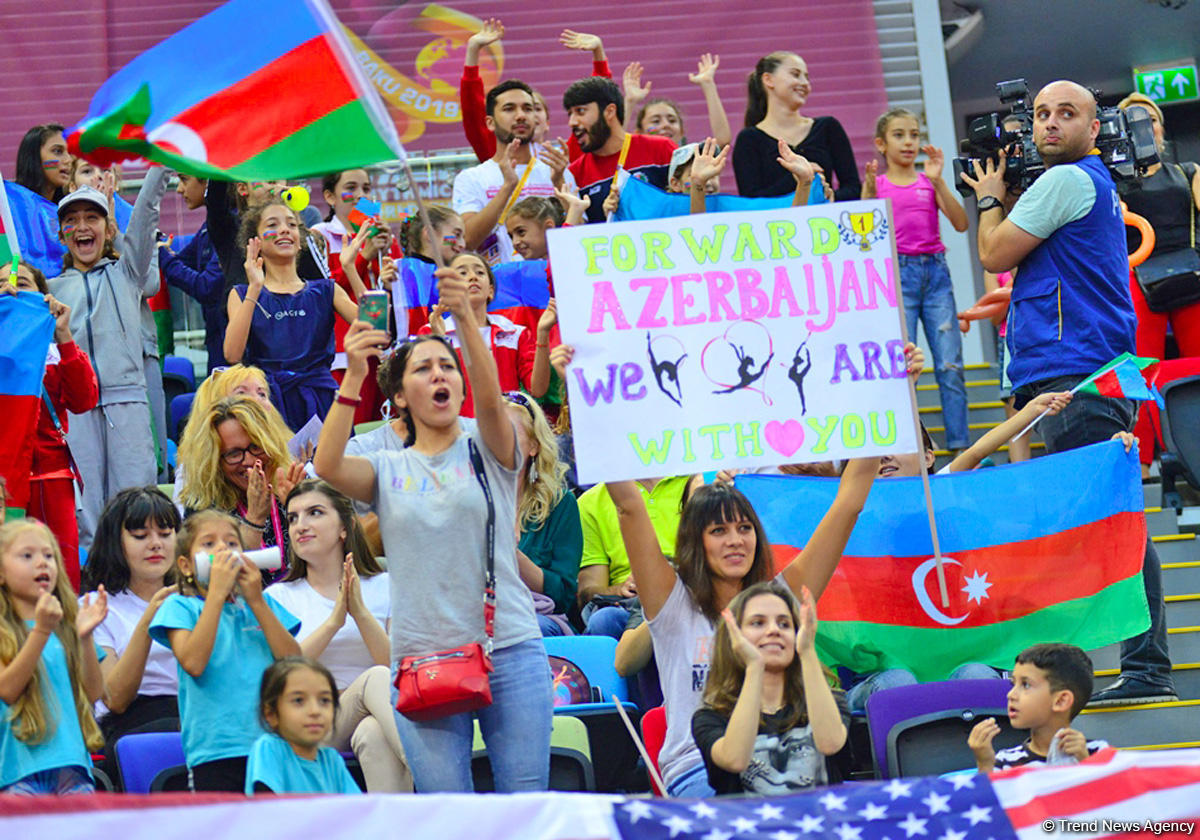 Spectators of World Championships in Baku admire gymnasts’ grace (PHOTO)