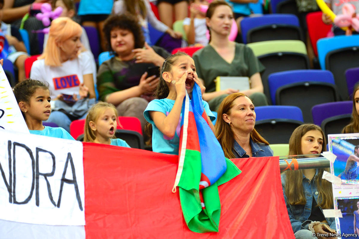 Spectators of World Championships in Baku admire gymnasts’ grace (PHOTO)