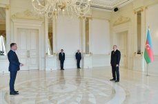 President Ilham Aliyev receives credentials of incoming Lithuanian ambassador (PHOTO)