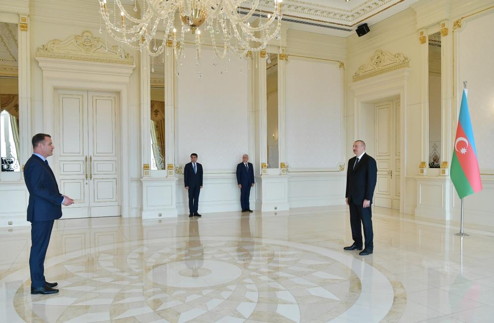 President Ilham Aliyev receives credentials of incoming Lithuanian ambassador (PHOTO)