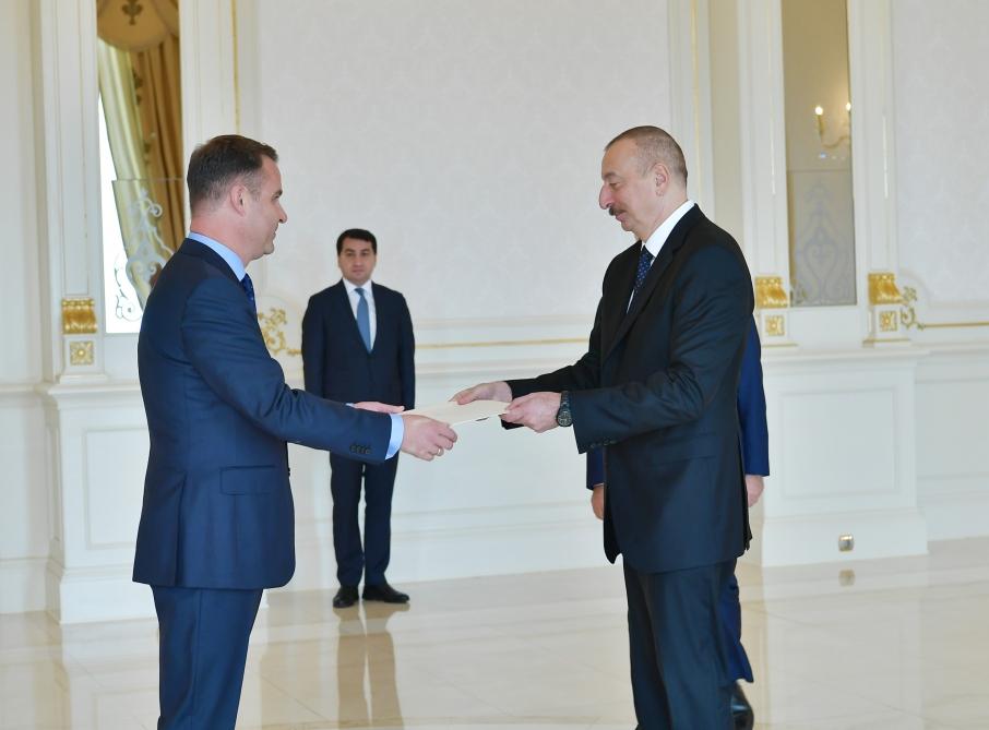 President Ilham Aliyev receives credentials of incoming Lithuanian ambassador (PHOTO)