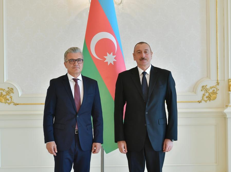 President Ilham Aliyev receives credentials of incoming Croatian ambassador (PHOTO)
