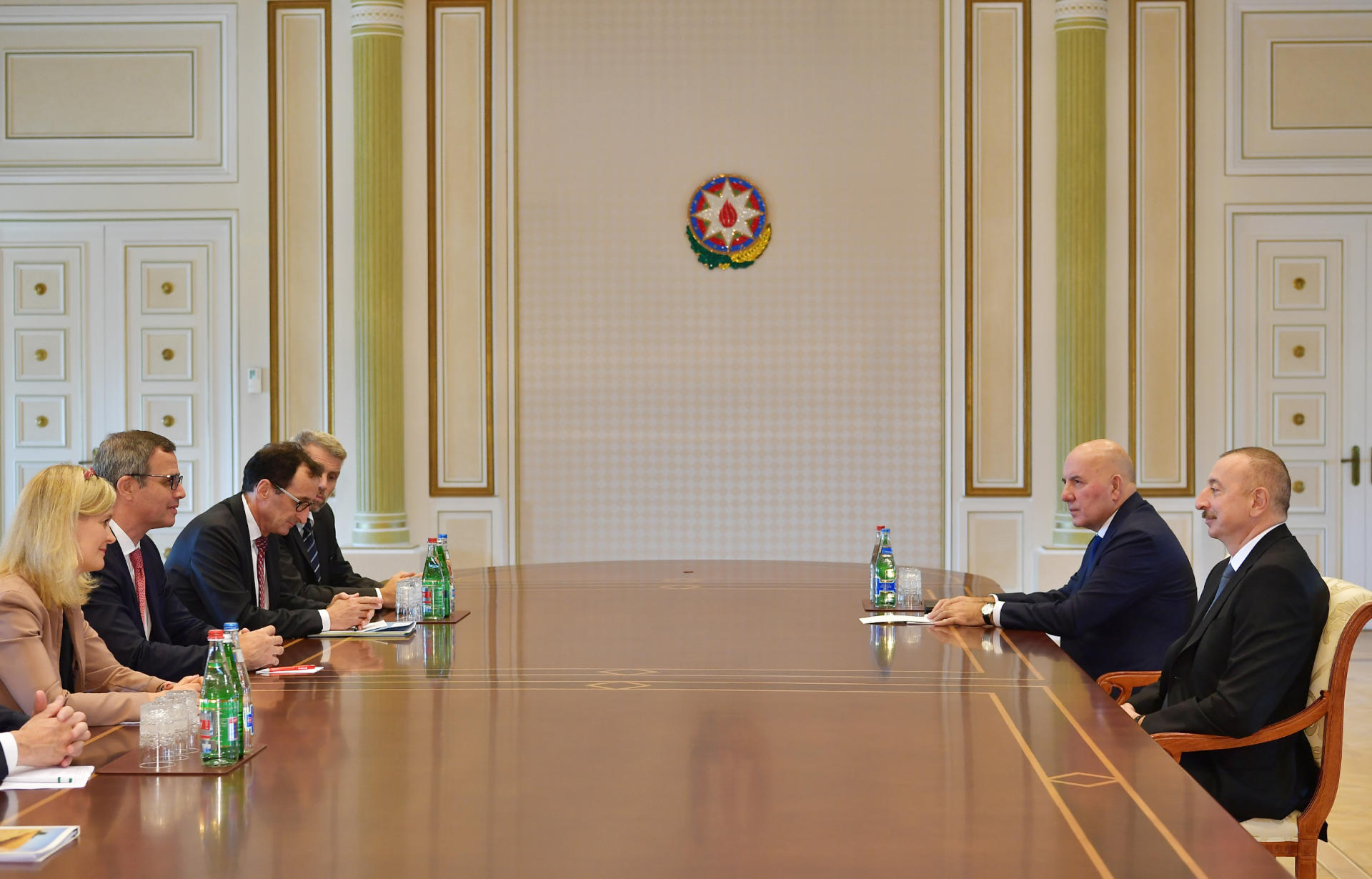 President Ilham Aliyev receives delegation led by vice-president of International Finance Corporation (PHOTO)