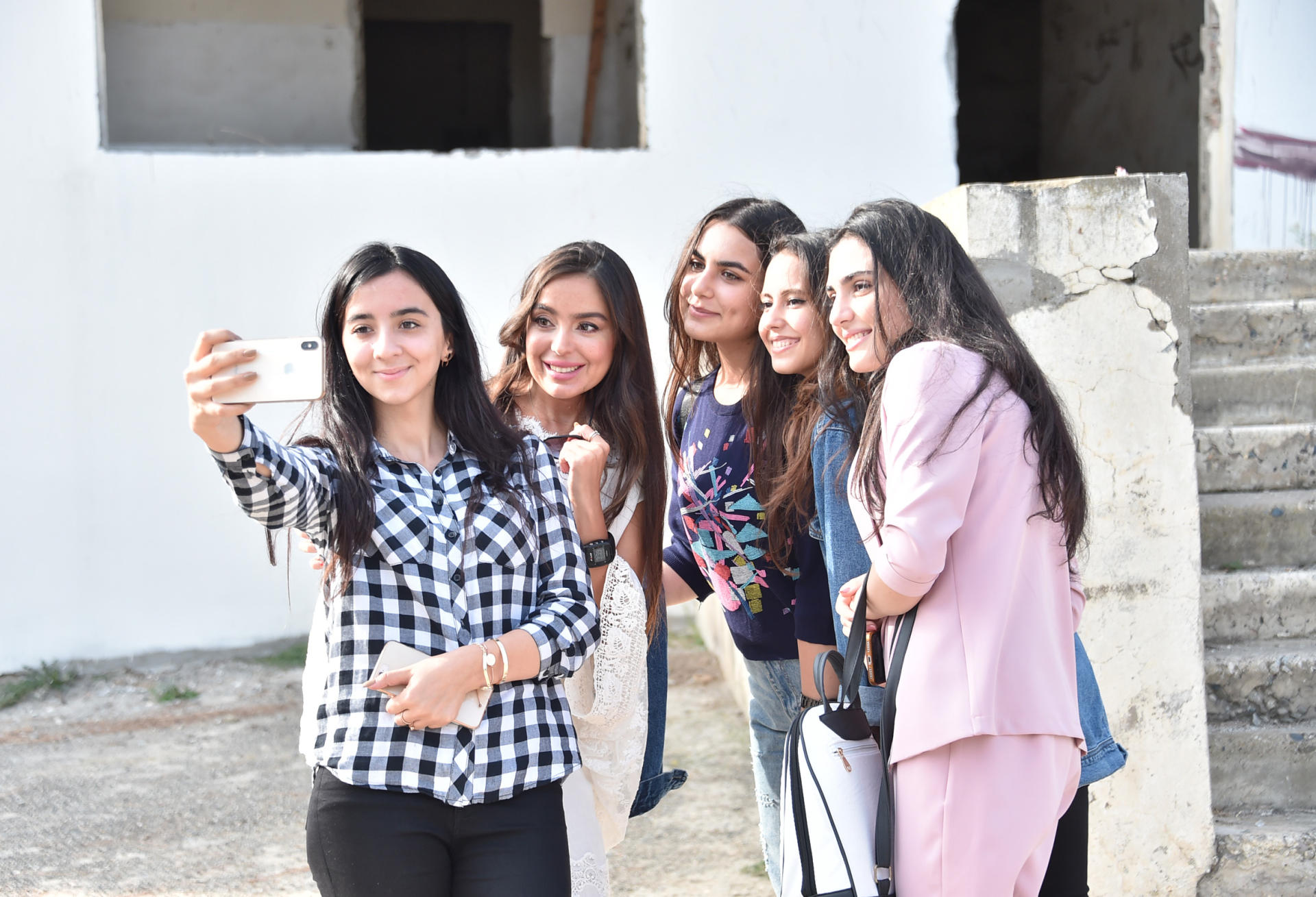 Heydar Aliyev Foundation VP attends “Speaking Walls” urban art project (PHOTO)