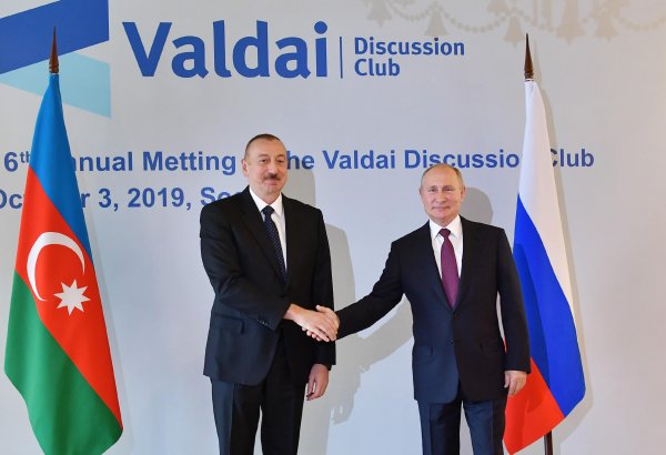 Azerbaijani, Russian presidents meet in Sochi (PHOTO)