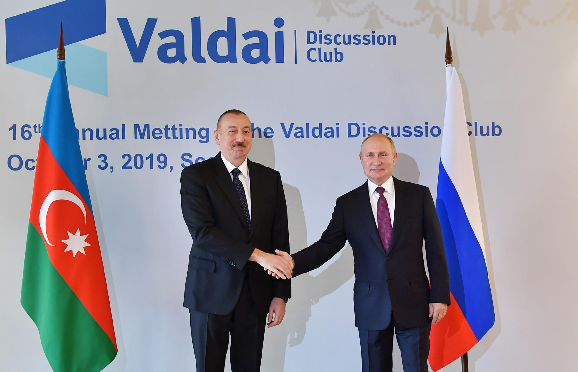 Azerbaijani, Russian presidents meet in Sochi (PHOTO)