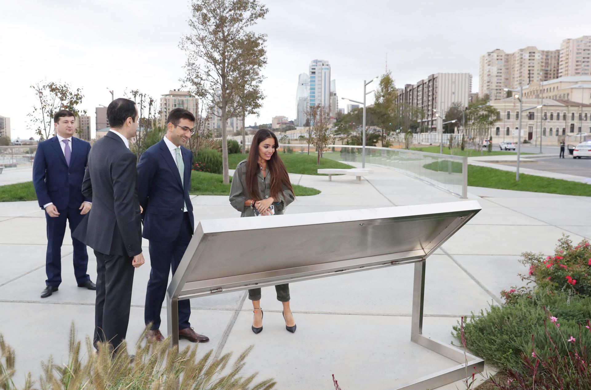 VP of Heydar Aliyev Foundation visits Central Park built along Fuzuli street (PHOTO)
