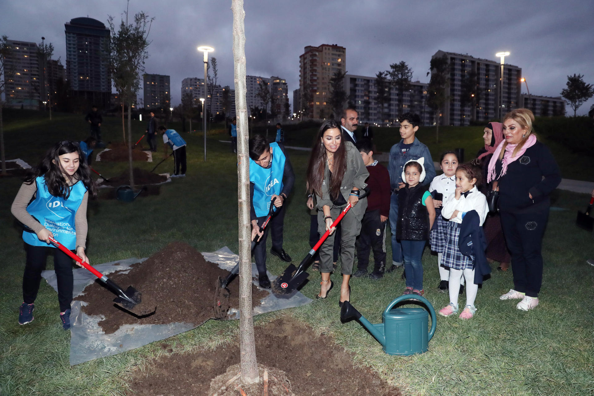 VP of Heydar Aliyev Foundation visits Central Park built along Fuzuli street (PHOTO)