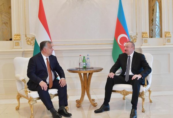 Azerbaijani president meets Hungarian PM (PHOTO)