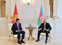Azerbaijani president meets with Kyrgyz counterpart (PHOTO)