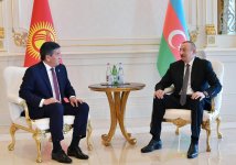 Azerbaijani president meets with Kyrgyz counterpart (PHOTO)