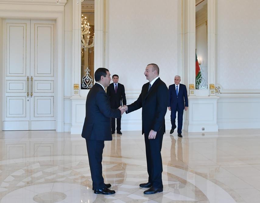 President Ilham Aliyev receives credentials of incoming Kazakh ambassador (PHOTO)