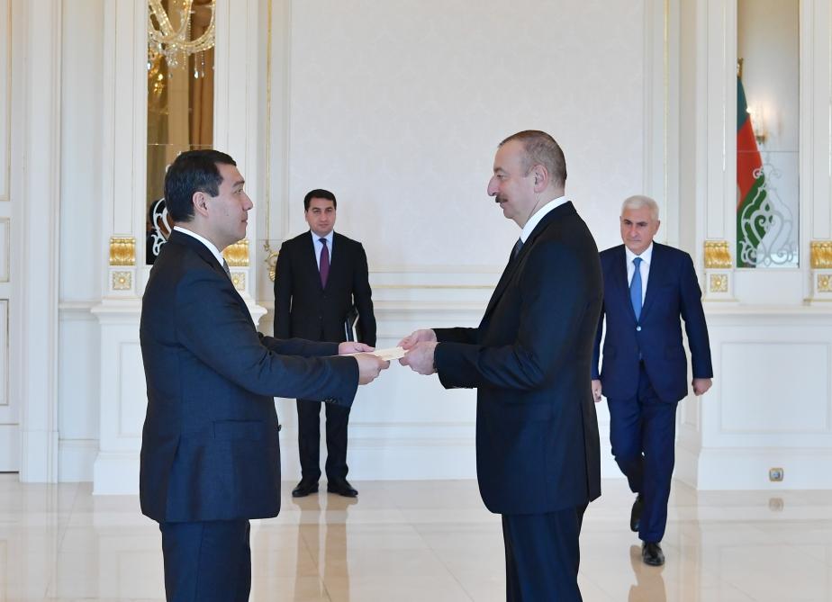 President Ilham Aliyev receives credentials of incoming Kazakh ambassador (PHOTO)