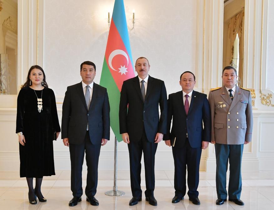 President Ilham Aliyev receives credentials of incoming Kazakh ambassador (PHOTO)