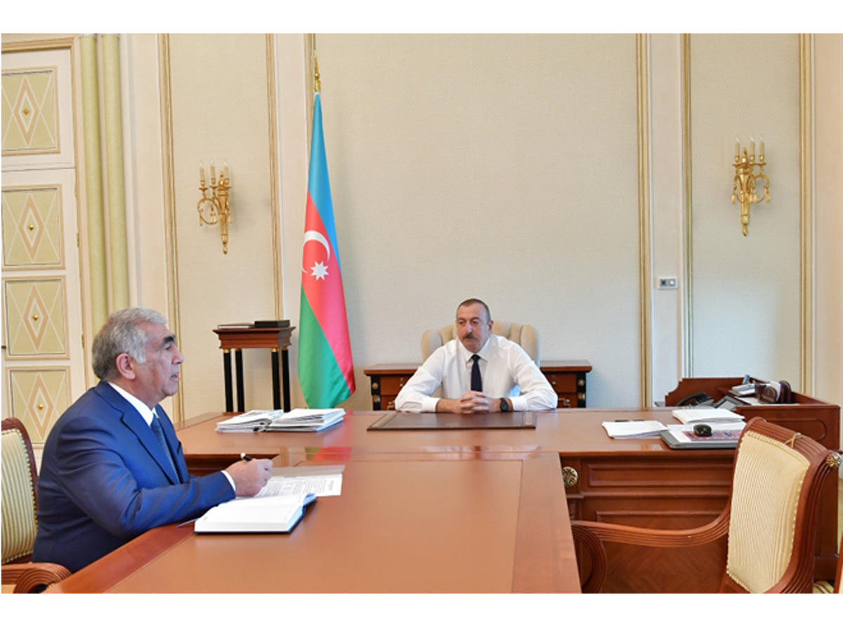President Ilham Aliyev receives chairman of Board of Directors of Azerbaijan Highway State Agency (PHOTO)