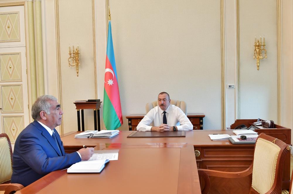President Ilham Aliyev receives chairman of Board of Directors of Azerbaijan Highway State Agency (PHOTO)