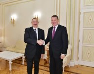 Azerbaijani president meets with former Latvian president (PHOTO)