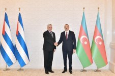 Azerbaijani president meets with president of Cuba (PHOTO)