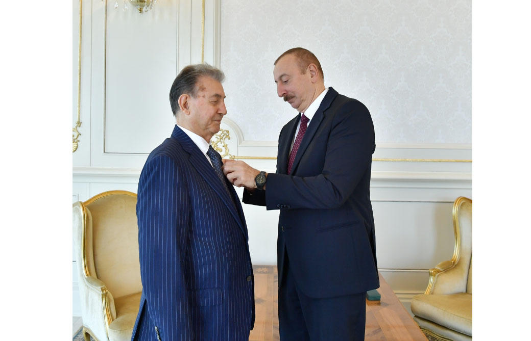 Azerbaijani president awards academician Akif Alizade (PHOTO)