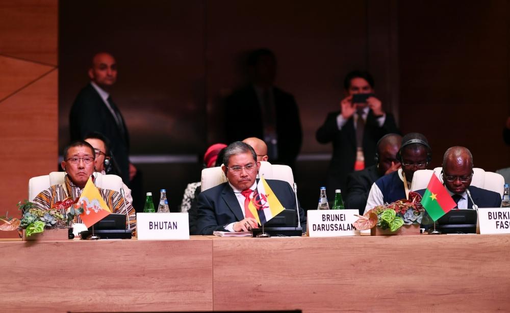 Azerbaijani president participates in 18th Summit of Non-Aligned Movement in Baku (PHOTO)