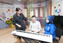 Azerbaijan's First VP visits Rehabilitation Center for children with autism (PHOTO)