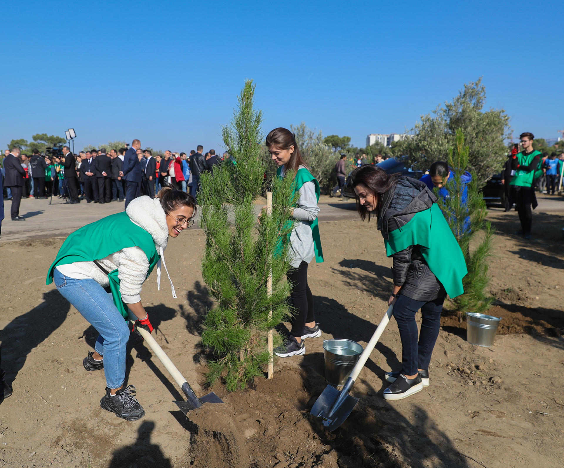 Azerbaijani president, first lady attend tree-planting campaign in Khatai district, Baku (PHOTO)