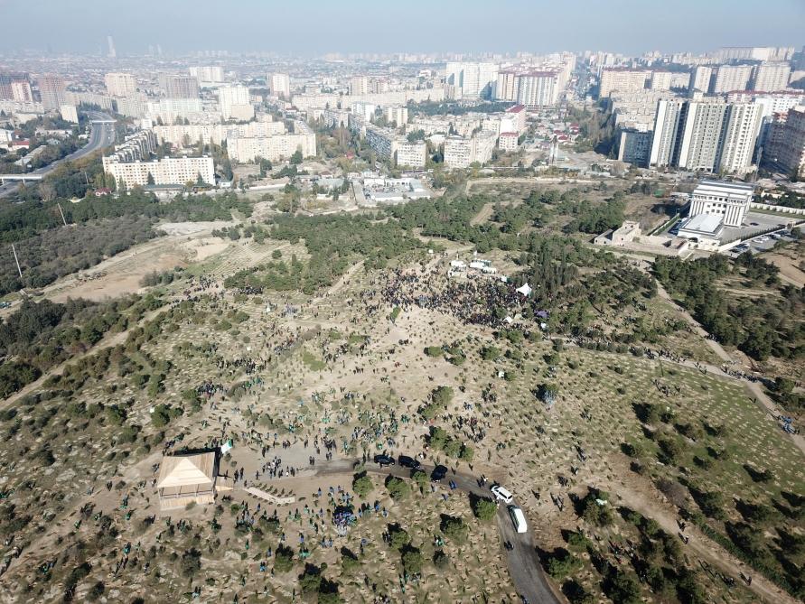 Azerbaijani president, first lady attend tree-planting campaign in Khatai district, Baku (PHOTO)