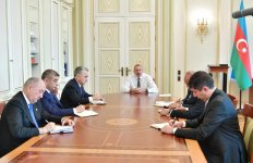 Ilham Aliyev receives newly appointed heads of Shirvan, Zardab, Surakhani, Yasamal, Khatai executive authorities (PHOTO)