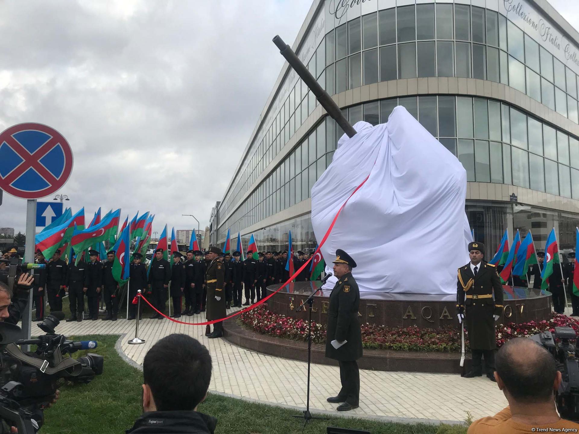 Monument to Azerbaijan’s National Hero Albert Agarunov opens in Baku (PHOTO)