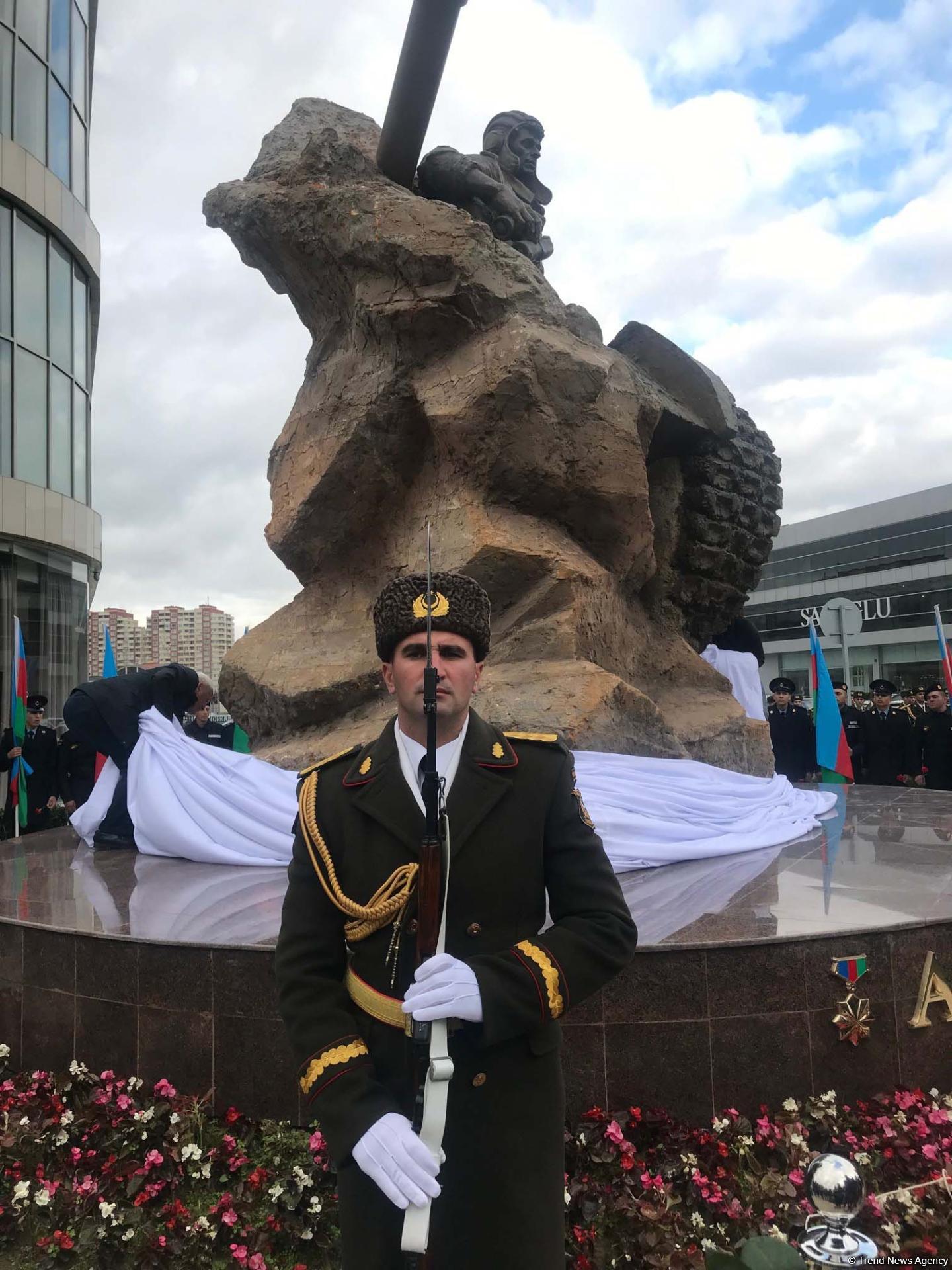 Monument to Azerbaijan’s National Hero Albert Agarunov opens in Baku (PHOTO)